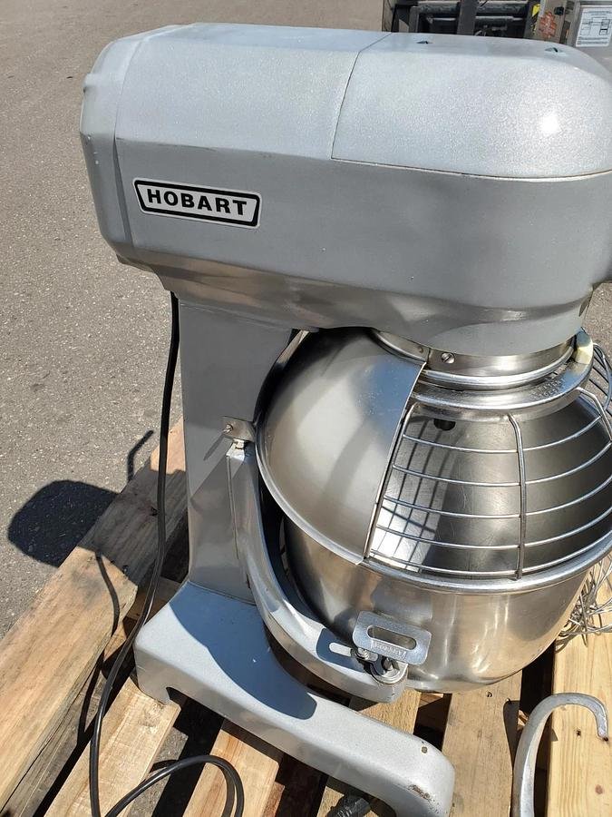 Used HOBART A200T 20 QT MIXER with Hook, Whisk and Paddle