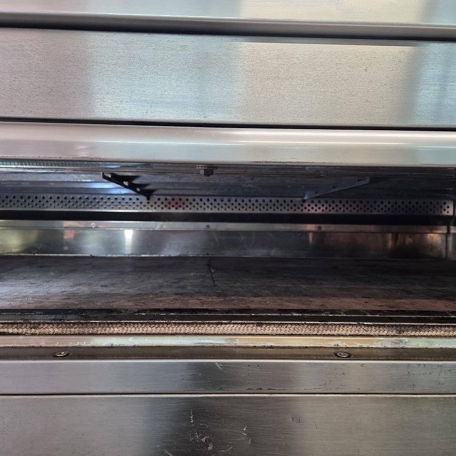 Used DOYON 3T4 Artisan Stone 4 Deck Electric Oven